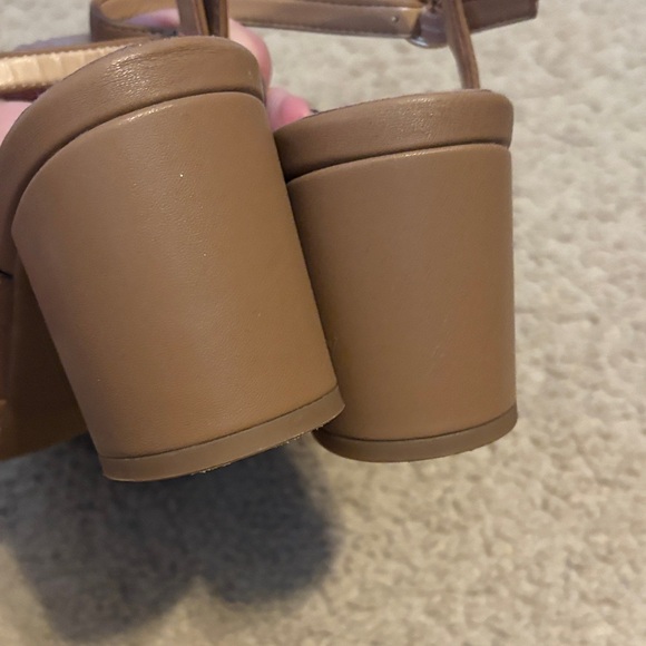 Naturalizer Women's Cream and Tan sandals - Picture 3 of 4